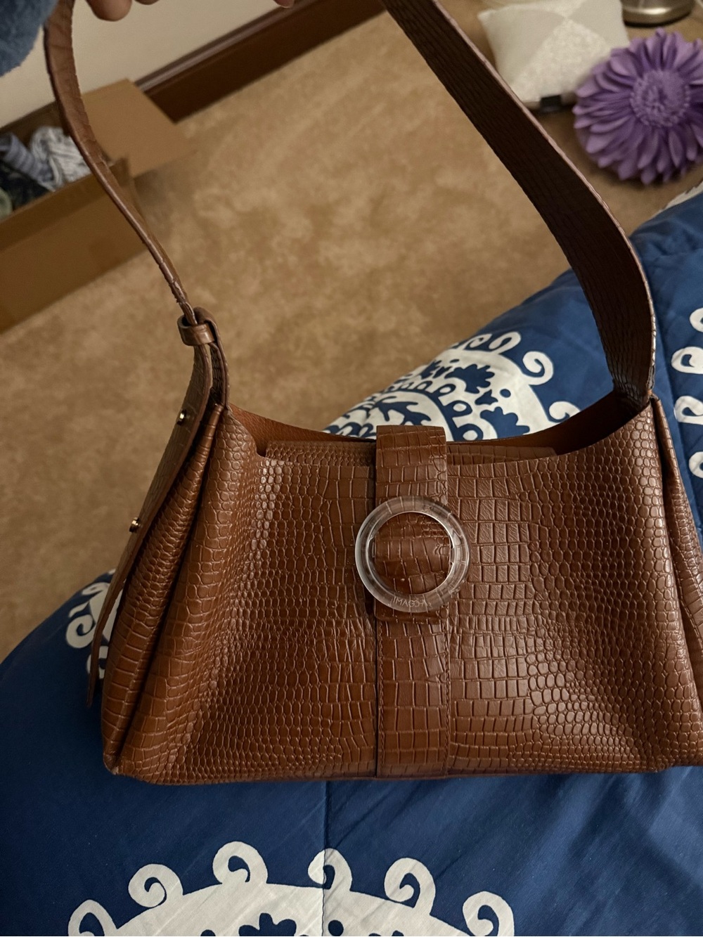 IMAGO-A lucite buckle shoulder chestnut croc